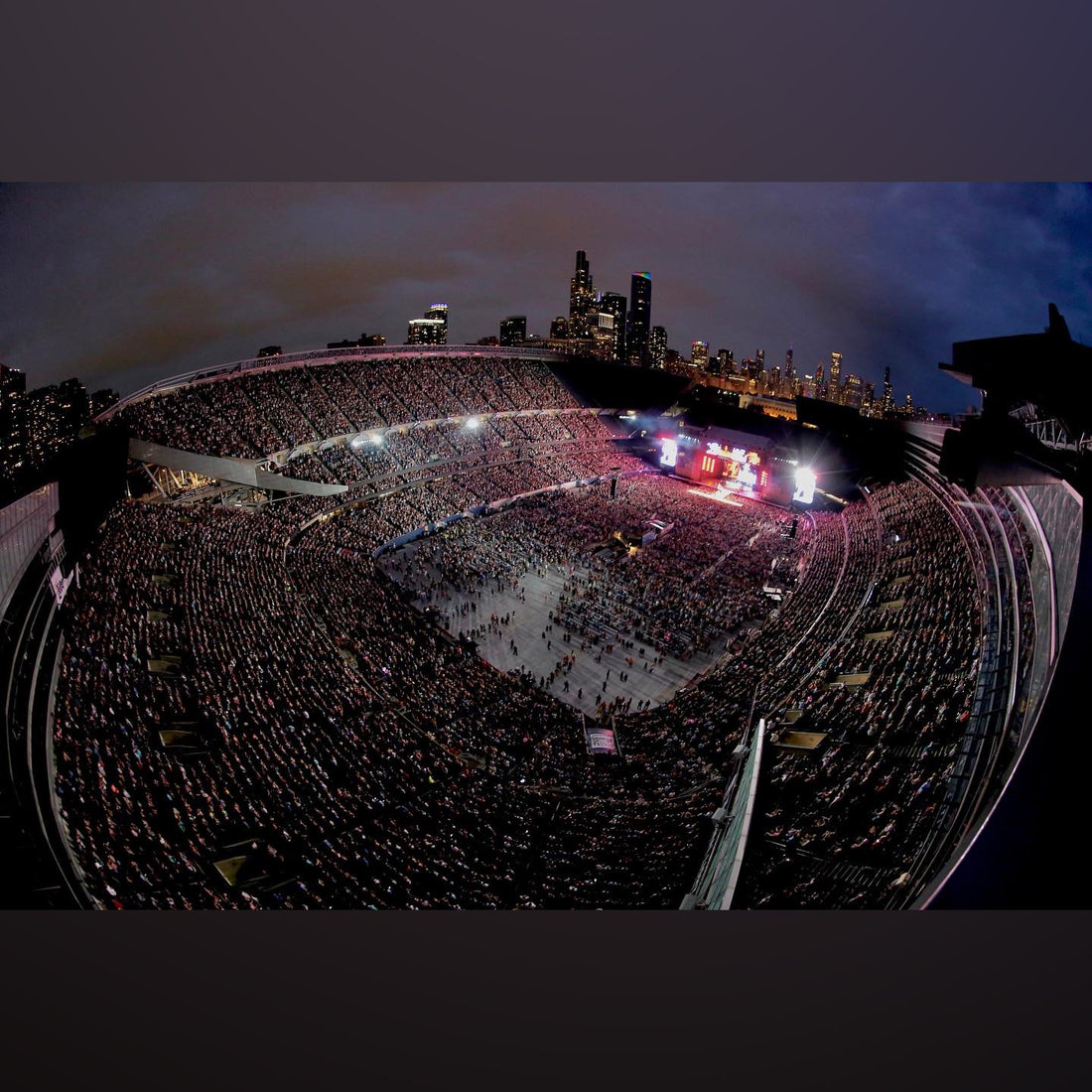 Kenny Chesney & the Sro Soldier Field Choir