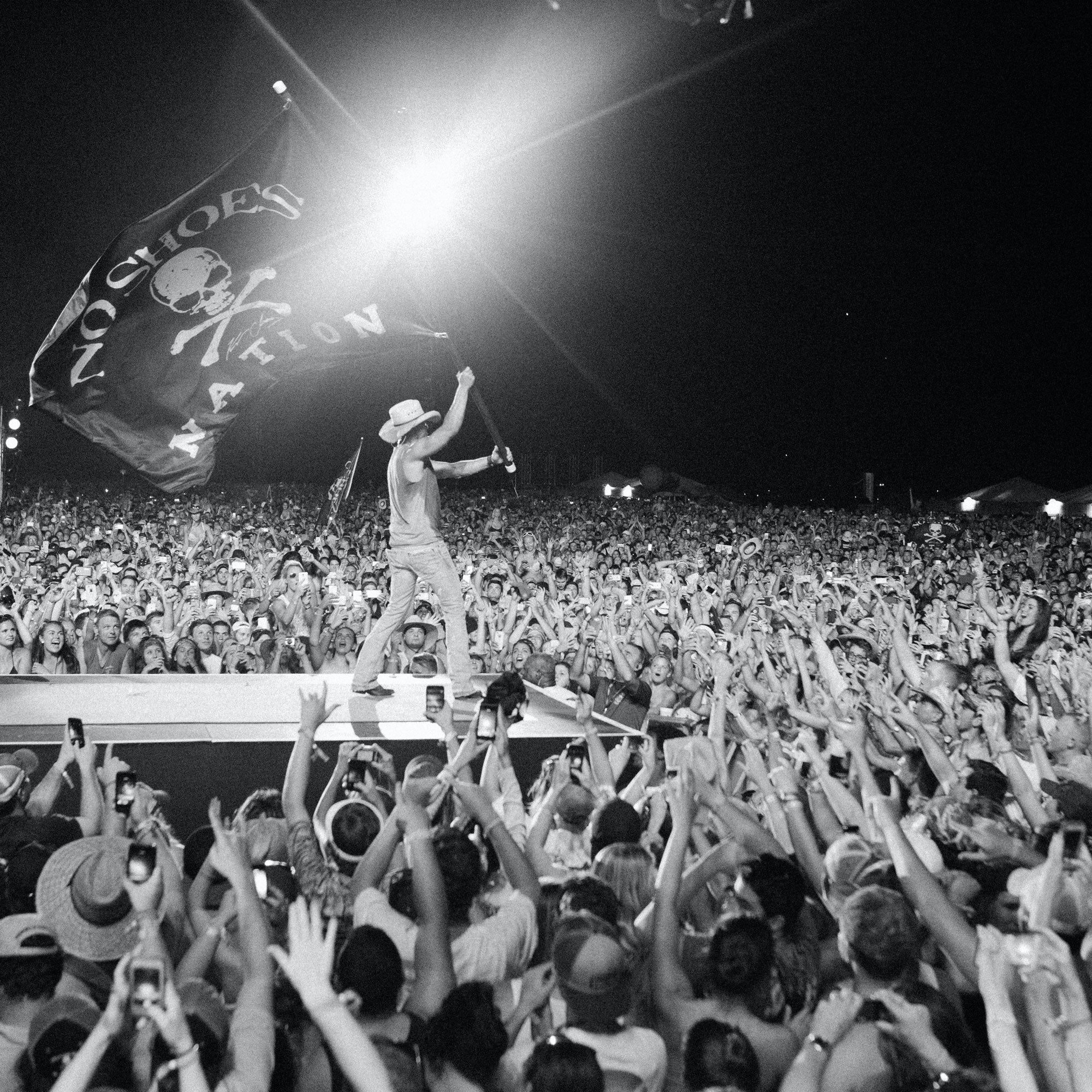 Kenny Set to Close CMT Music Awards